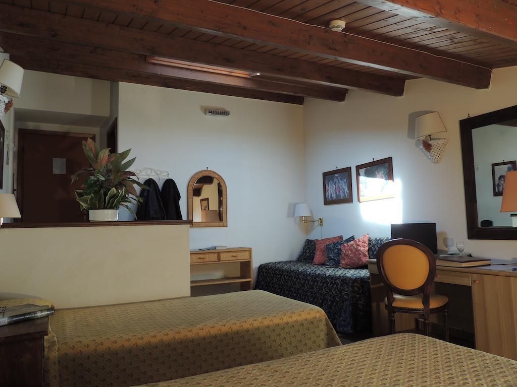 Country Relais I Due Laghi Villa Anguillara Sabazia Room photo